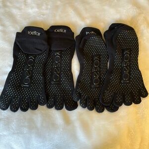 NWOT Two Pairs Pilates ToeSox. Medium.